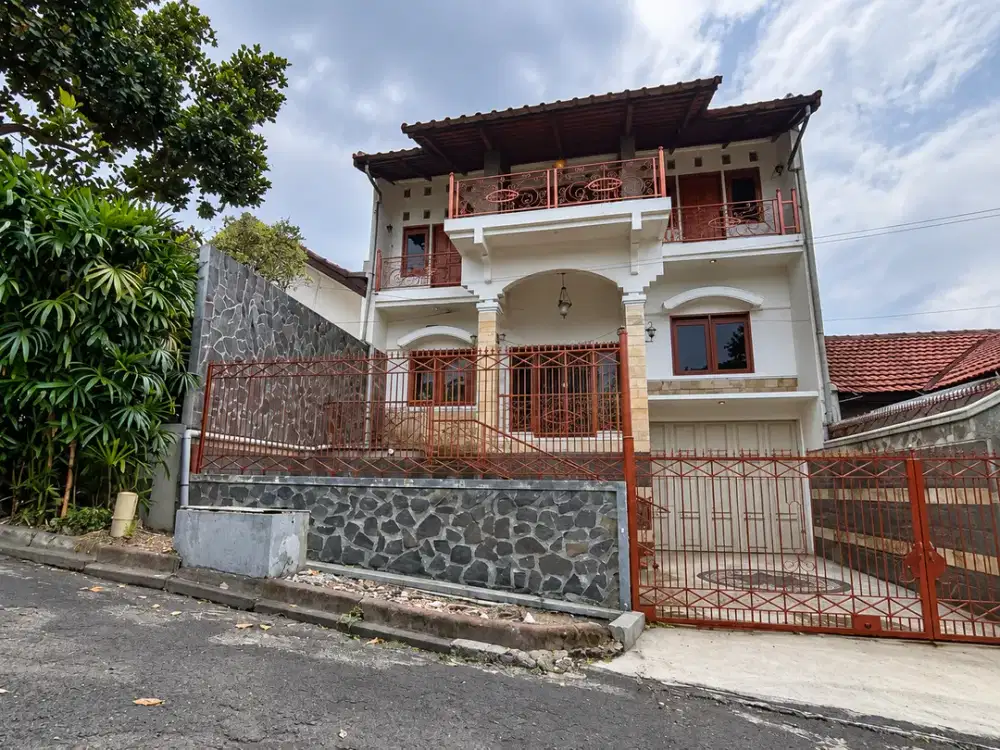 Rumah Besar Pondok Hijau – 10 Kamar, Cocok Investasi