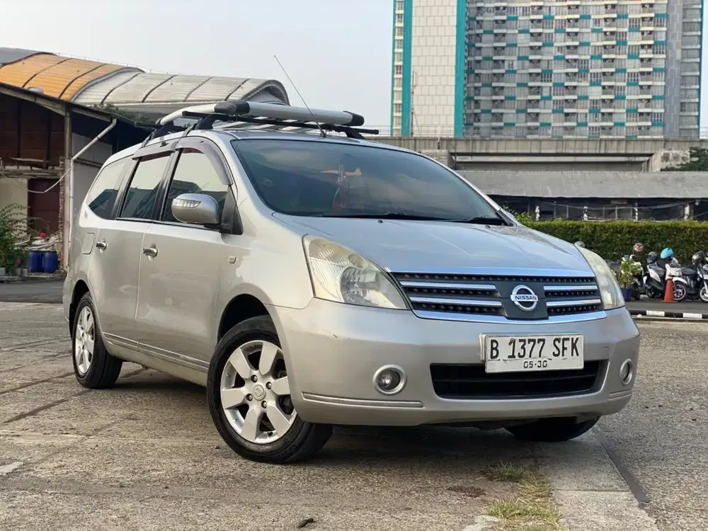 Nissan Grand Livina Ultimate XV 1.8