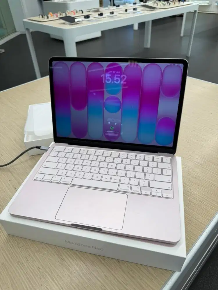 cicilan Apple Macbook Neo 256GB pink blush bebas 2x angsuran