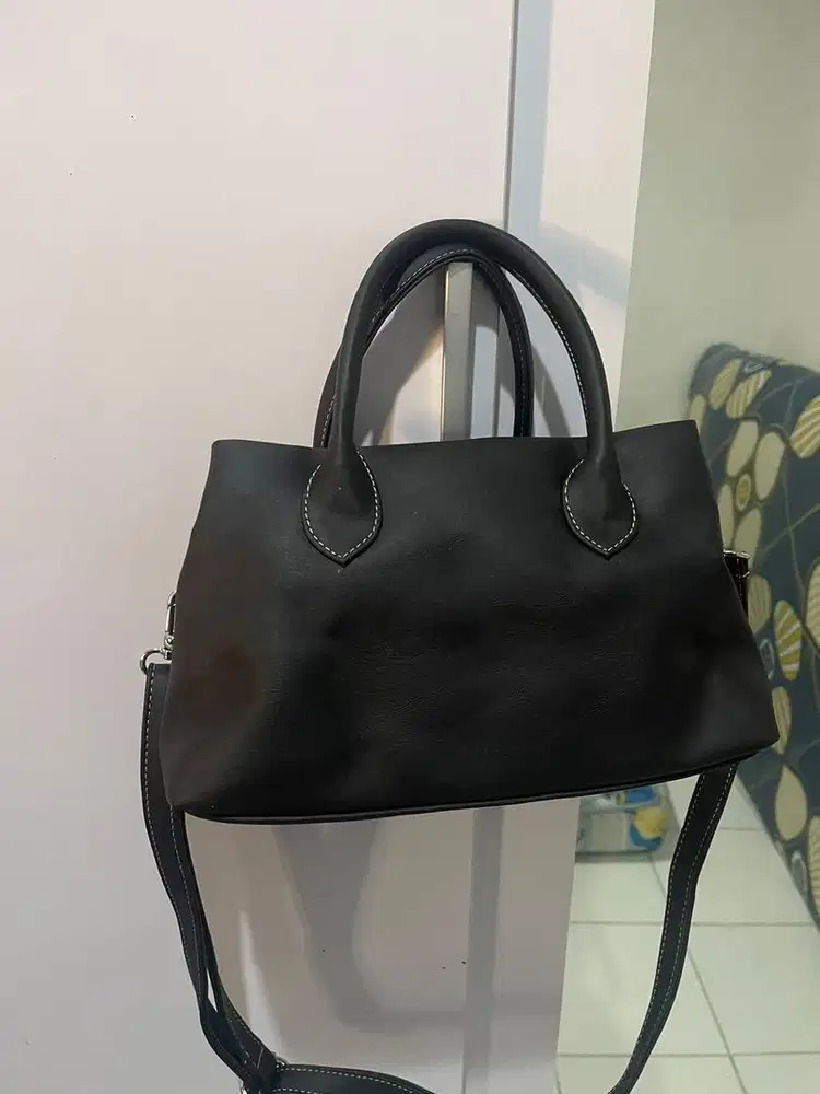 Tas wanita warna hitam