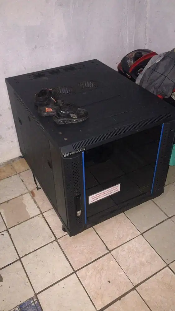 Wallmount rack 19 inch