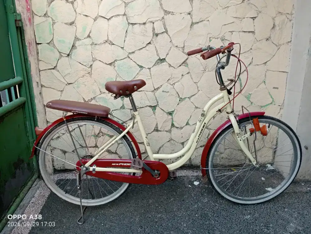 Jual butuh sepeda mini New Phoenix UK 26 minus ban belakang bocor
