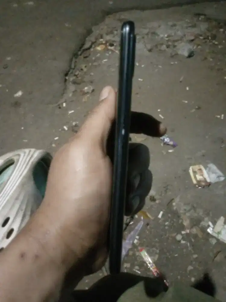 Oppo A15 handphone dan charger