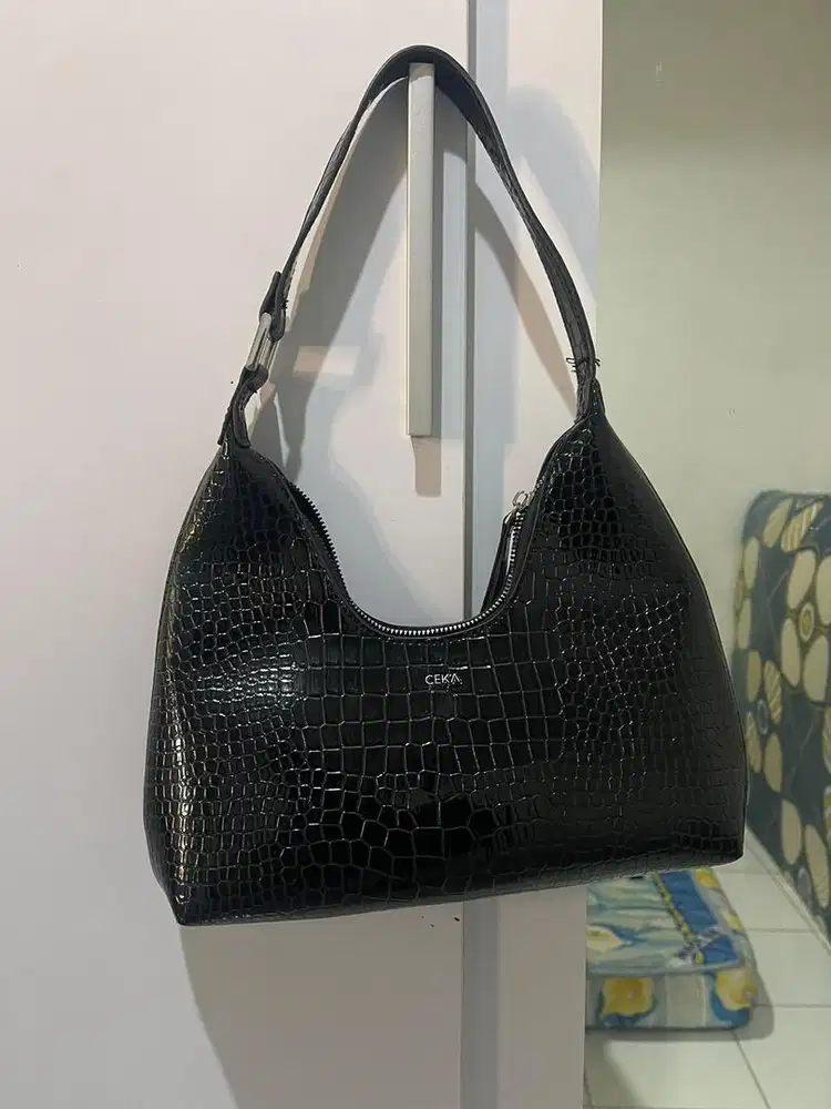 Tas hitam anti air