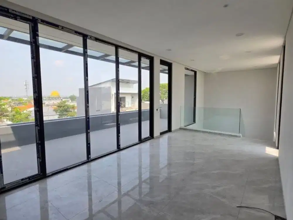 Baru Gress 2,5 Lantai Minimalis Modern Crystal Golf Citraland With Rooftop