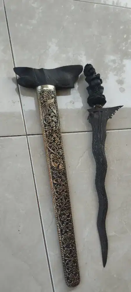 Keris Dijual aja daripada lama ga kepakai