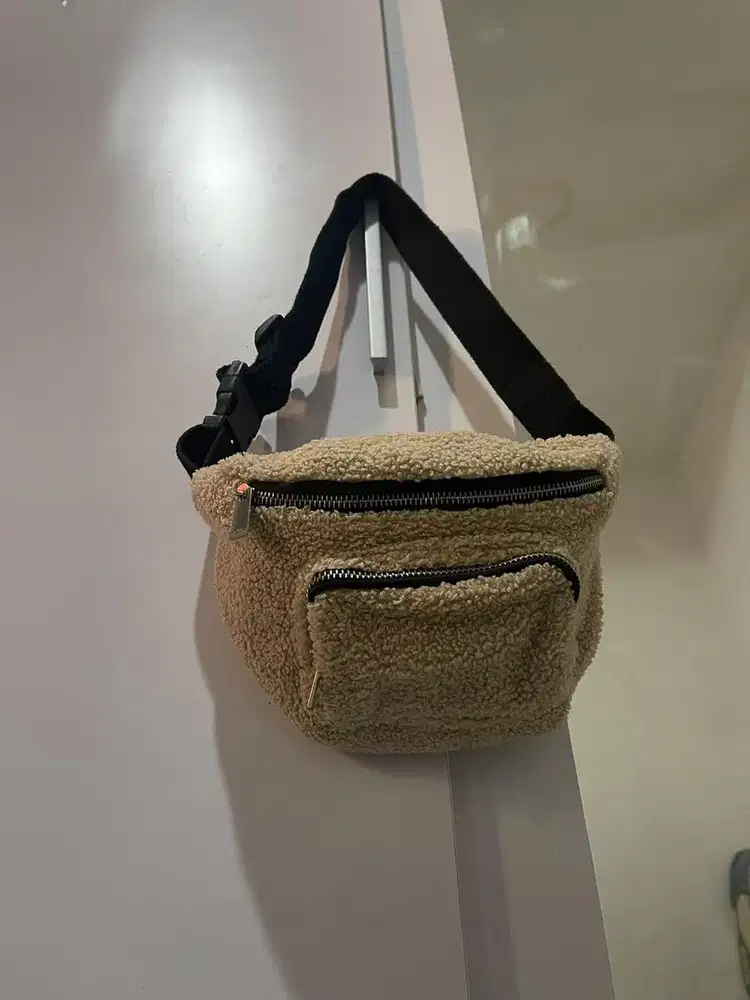 Tas waistbag stradivarius bulu