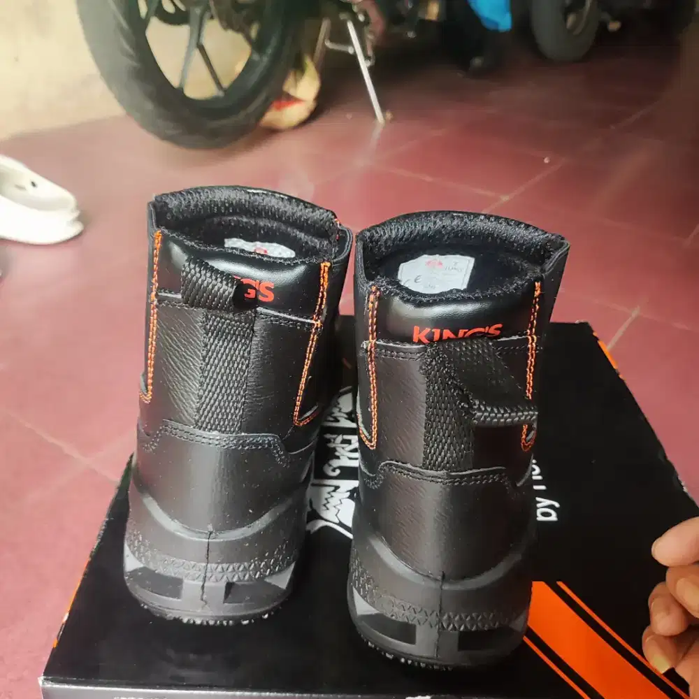 Sepatu safety king baru