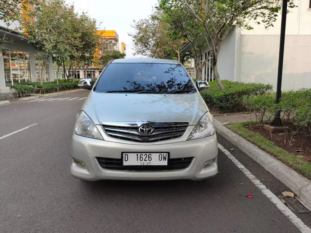 Toyota kijang Innova G at 2011 silver