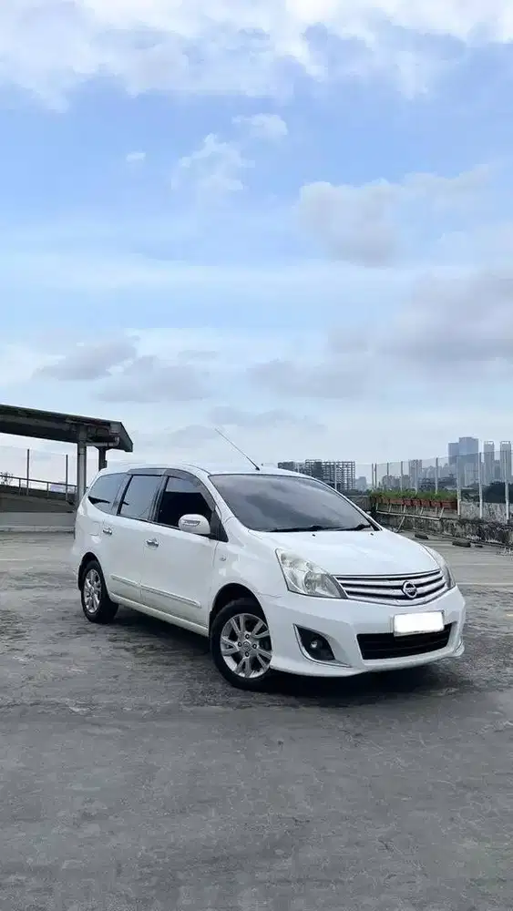 nissan grand livina (2013)