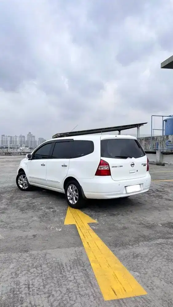 nissan grand livina (2013)