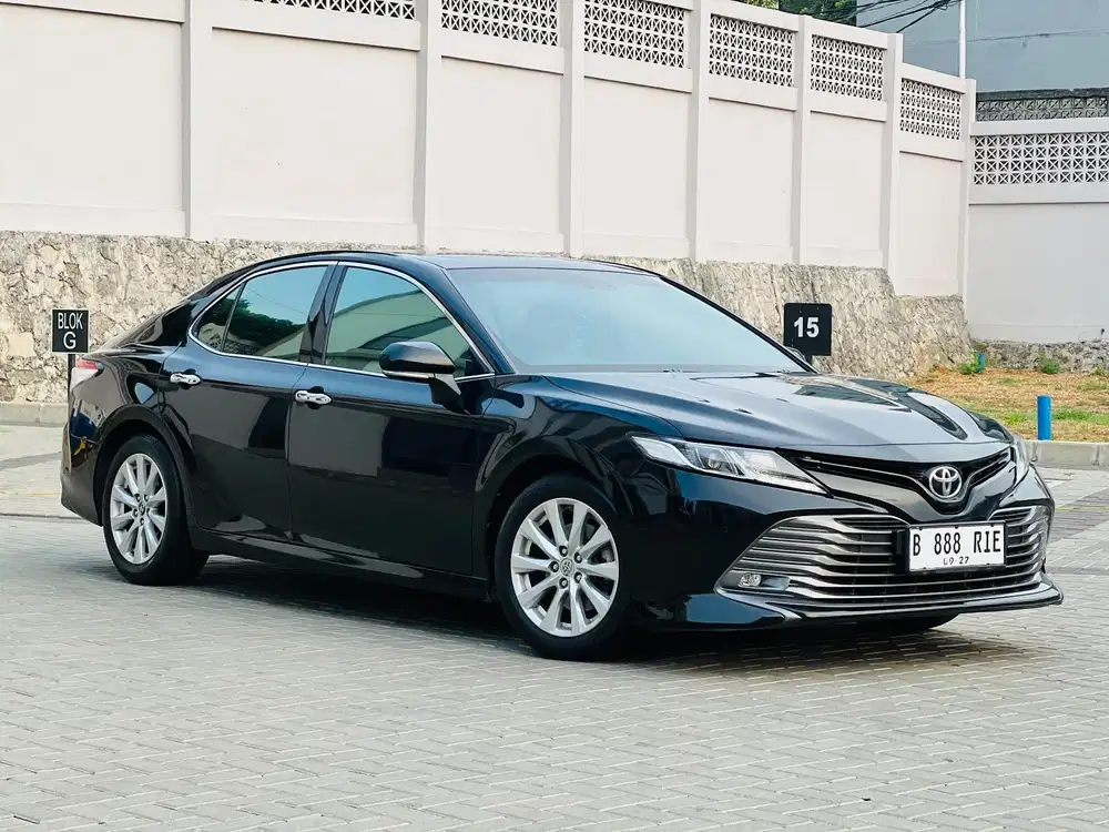 Toyota Camry 2.5 V AT Bensin Non Hybrid 2019 Hitam 2020 Sunroft Km Low