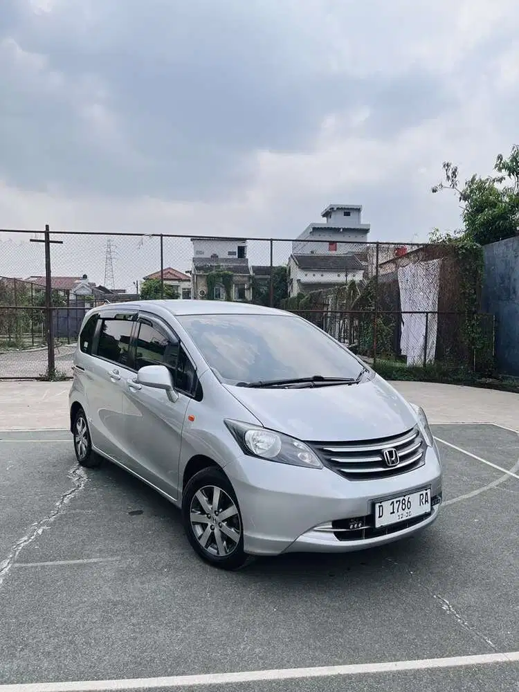 Honda Freed E PSD a/t 2010 good condition