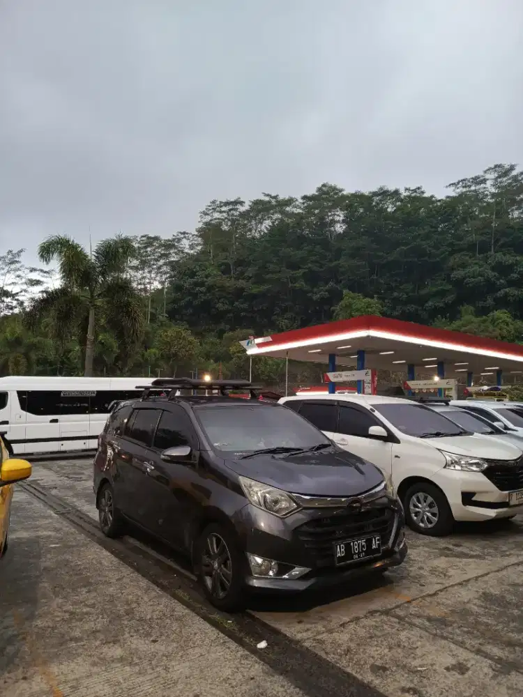 Daihatsu Sigra R manual Abu abu