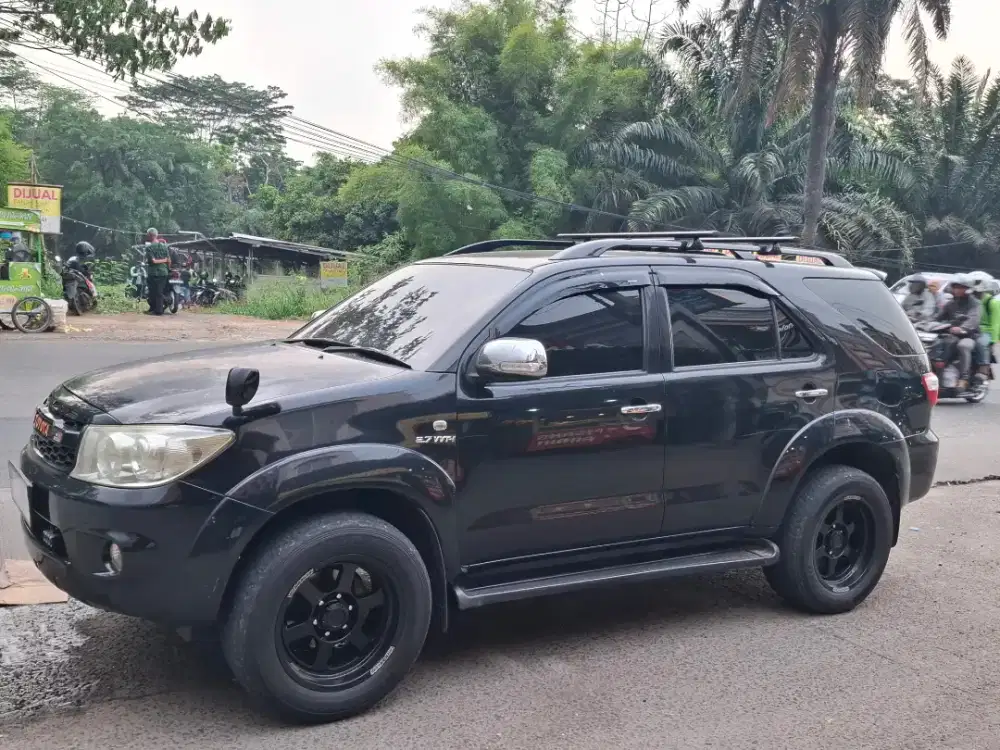 Dijual Toyota Fortuner G lux 2009