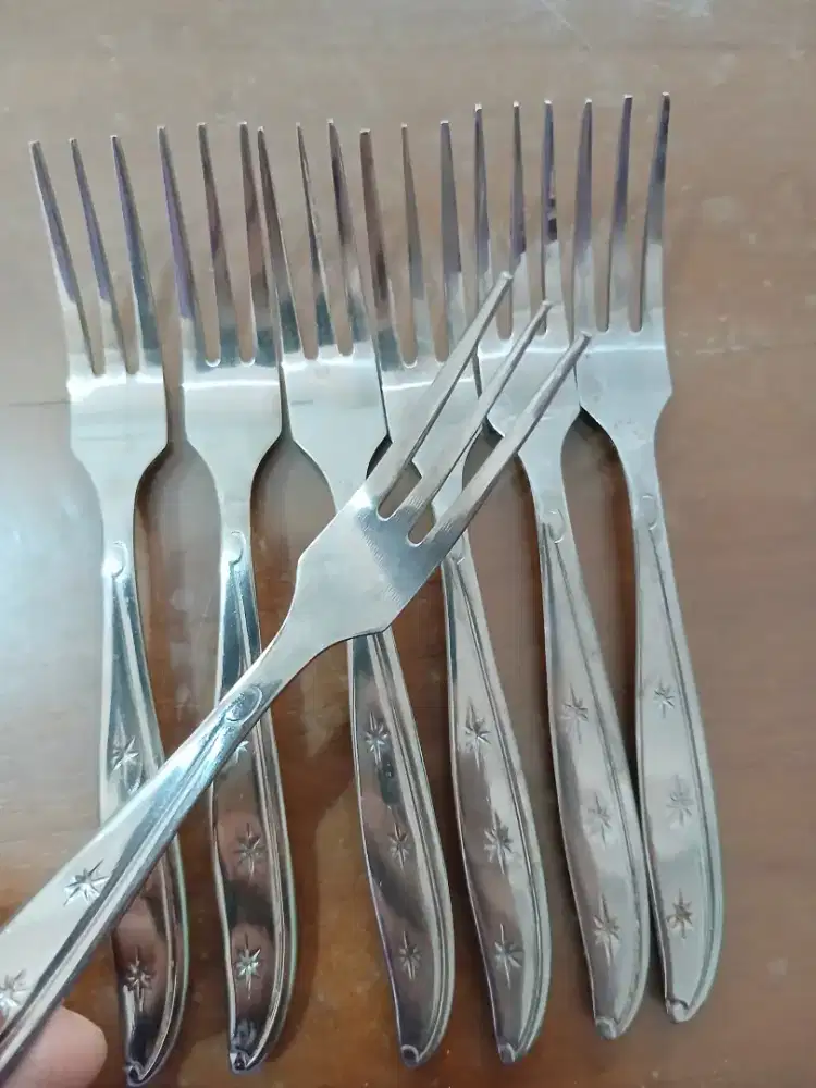Garpu makan garpu kecil