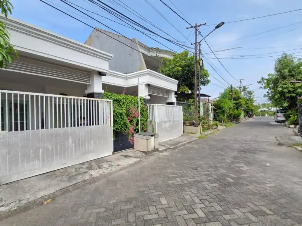DIJUAL RUMAH KUTISARI