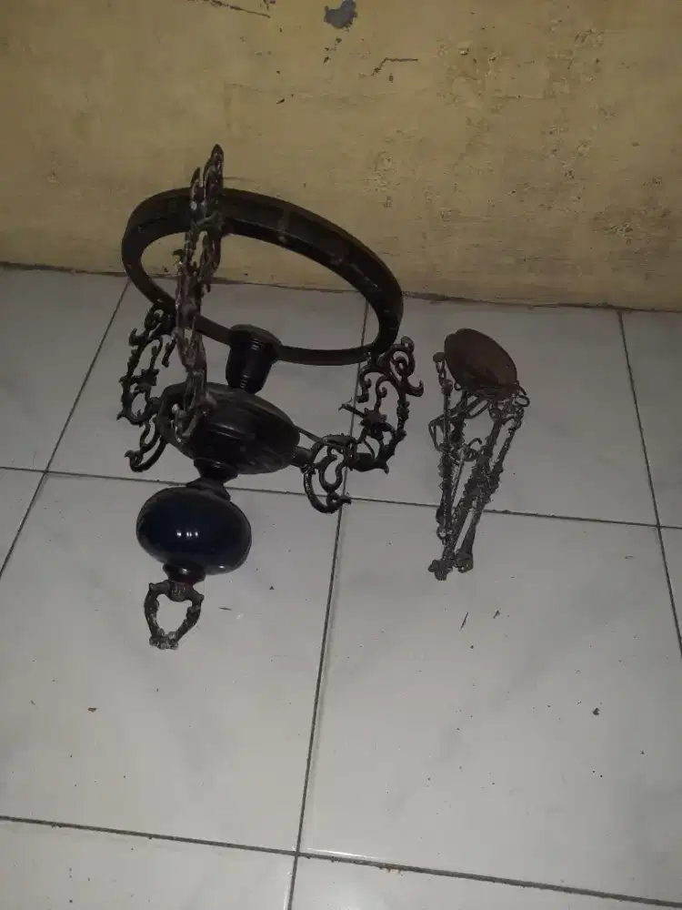 Lampu gantung apa adanya