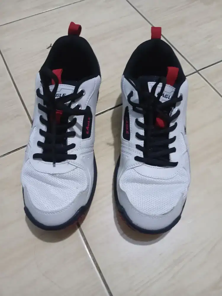 Sepatu Badminton eagle ukuran 43