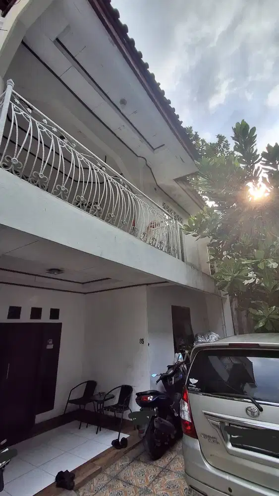 Rumah besar 2 lantai masuk mobil jalan kaki kemang raya