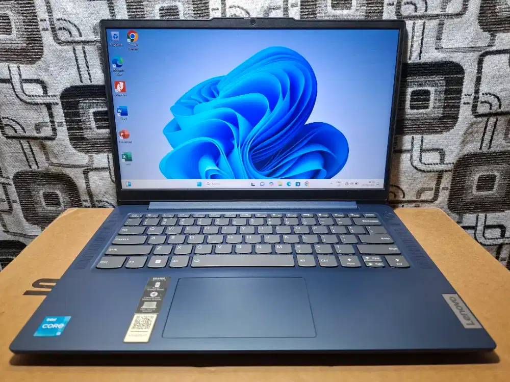 Lenovo Core i3 gen 13 garansi 2027 like new istimewa keyboard nyala