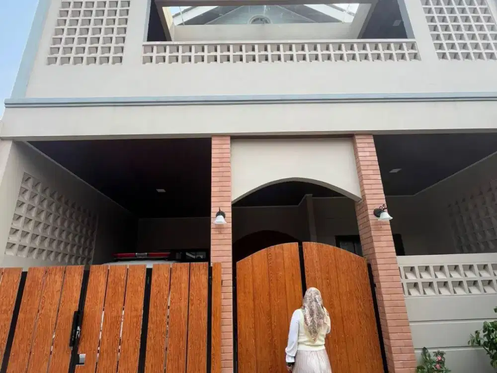 DIJUAL RUMAH MEWAH 2.5 LANTAI – FULL SPEC & SIAP HUNI - PAMULANG