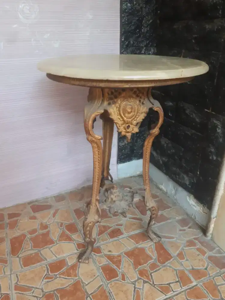 Meja marmer antik tinggi 70 diameter 50