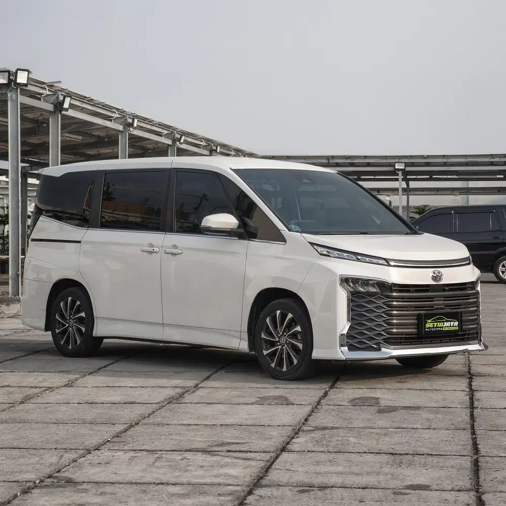 Toyota Voxy 2000cc matic 2022