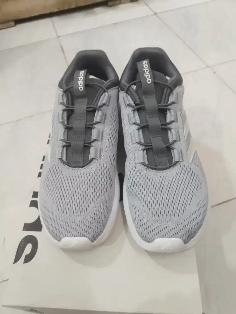 Sepatu Running Adidas Size 10 1/2