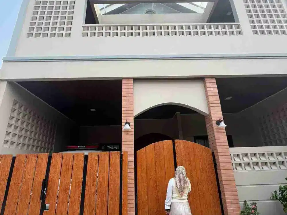DIJUAL RUMAH MEWAH 2.5 LANTAI – FULL SPEC & SIAP HUNI