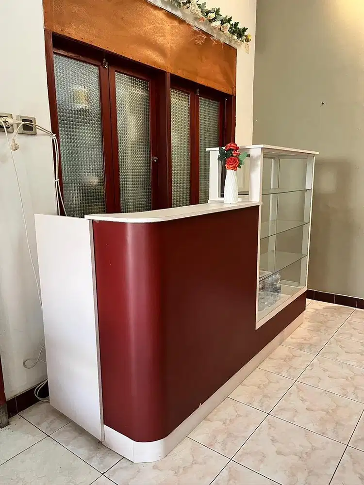 Meja Kasir Beserta Etalase
