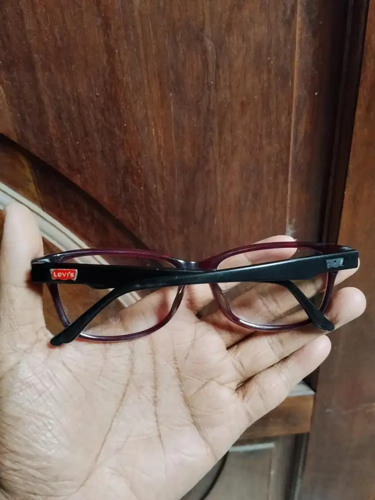 kacamata merk levis keren