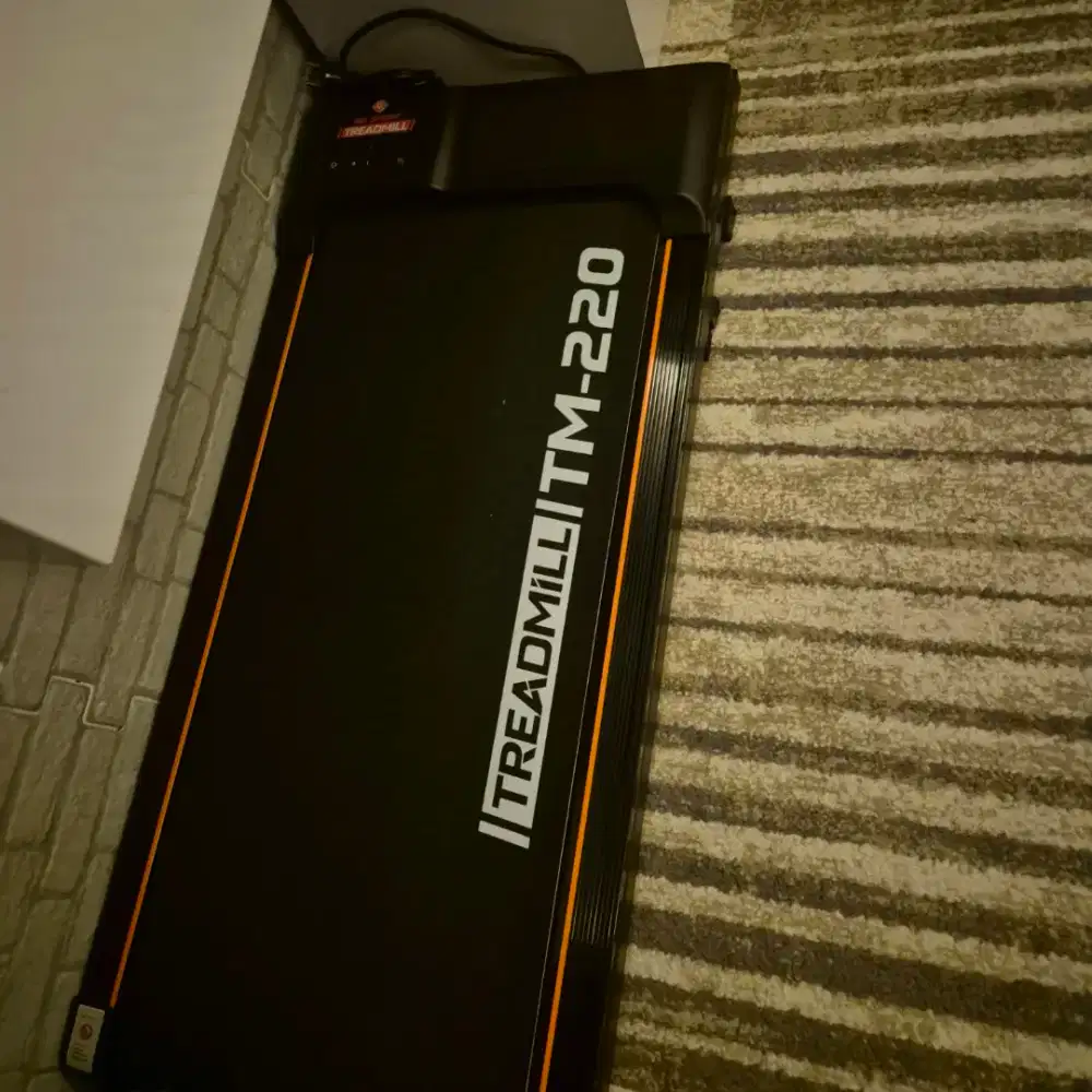 Treadmill TM-220B tanpa pegangan