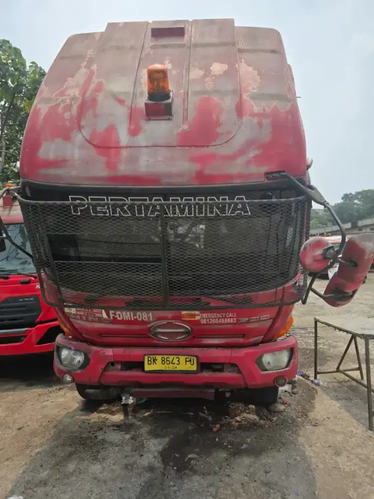 HINO SG 235TRACKTOR HEAD