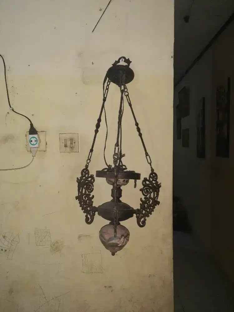 Lampu gantung apa adanya