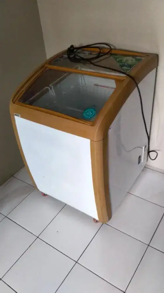 Freezer ice cream box sliding