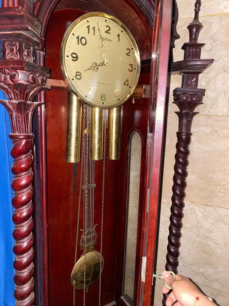 Jam lemari Junghans