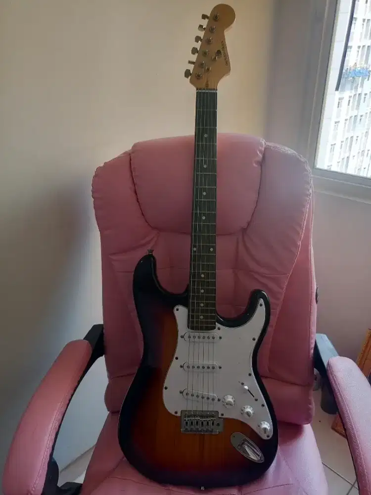 Gitar listrik/elektrik merk Benston.