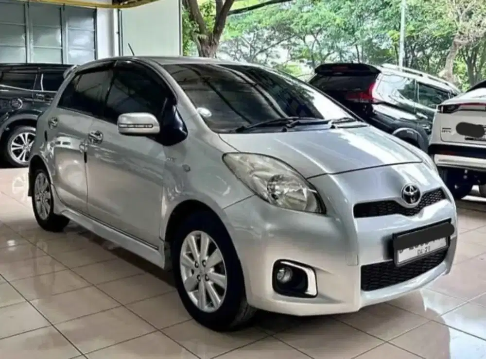Toyota Yaris E Matic Bapau 2013 Silver Istimewa Siap Pakai TDP 10jt