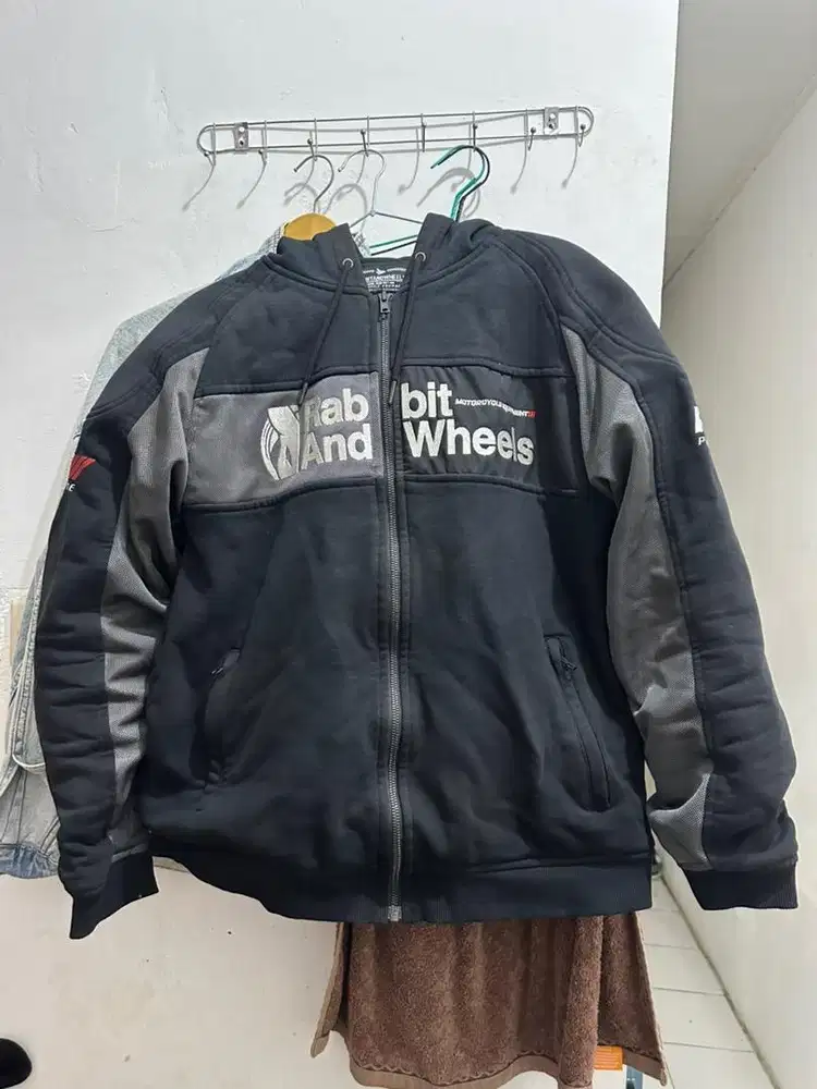 Jaket rabbit&wheels zhipper msp size xl