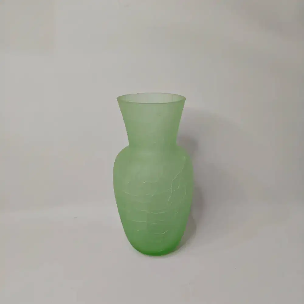 Vas Bunga Kaca Aesthetic Hijau Pastel Motif Retak (Tinggi 16.5cm)