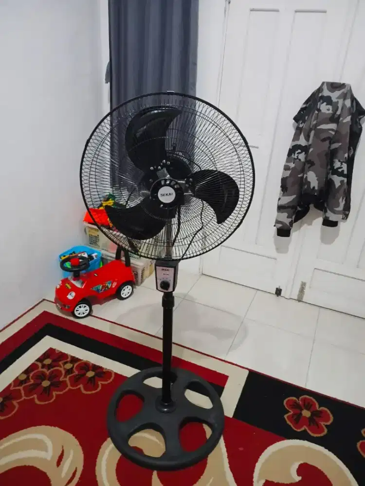 Kipas Angin sekai berdiri