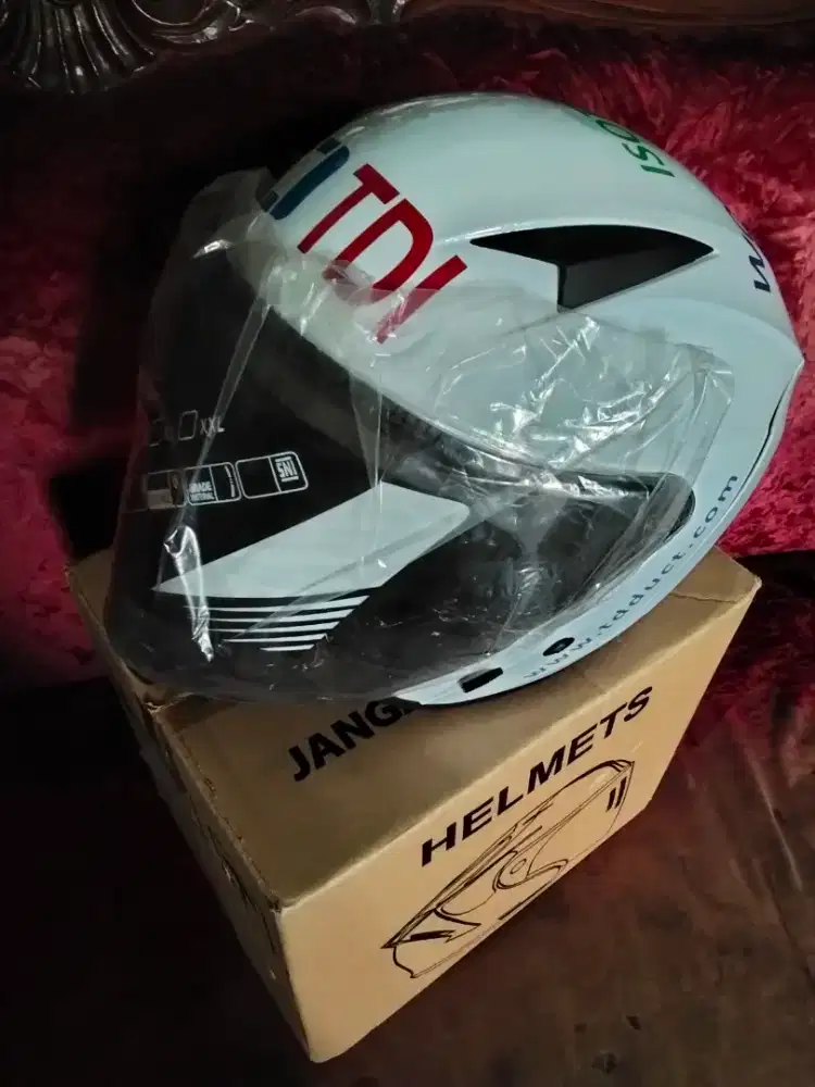 Helm helmets putih