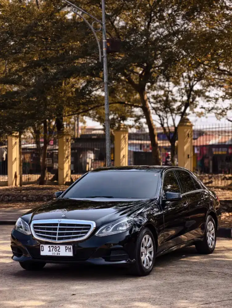 Mercedes-benz E200 AT Classic 2015
