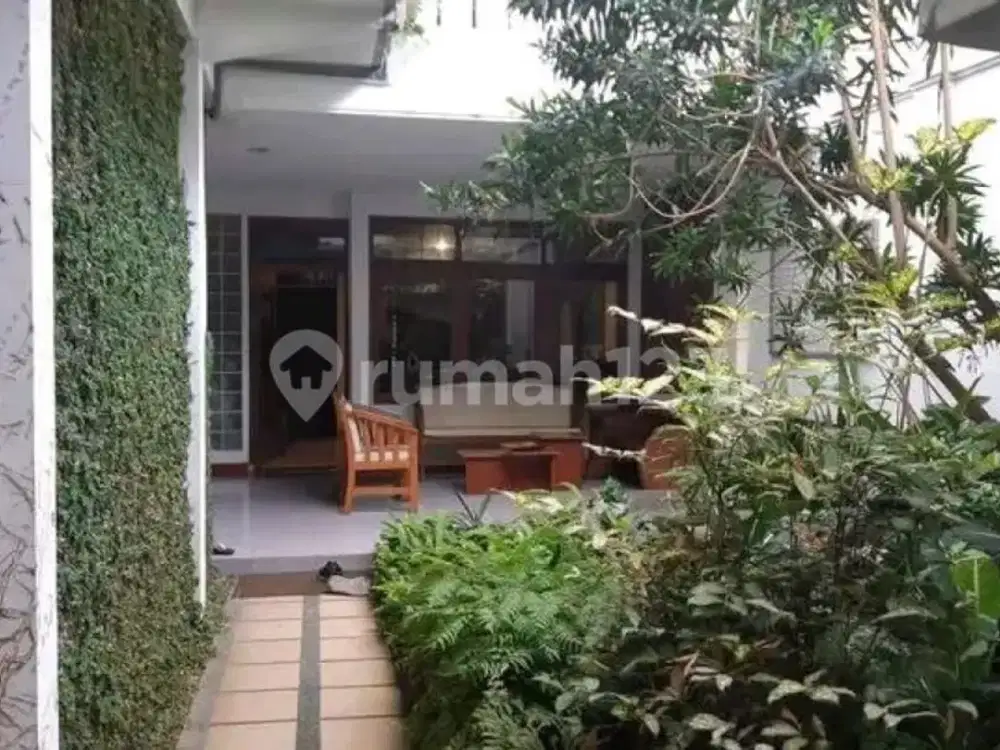 Jual Rumah Terawat Siap Huni Cocok Untuk Rumah Tinggal Maupun Usaha Di Lokasi Favorit Sayap Riau Bandung