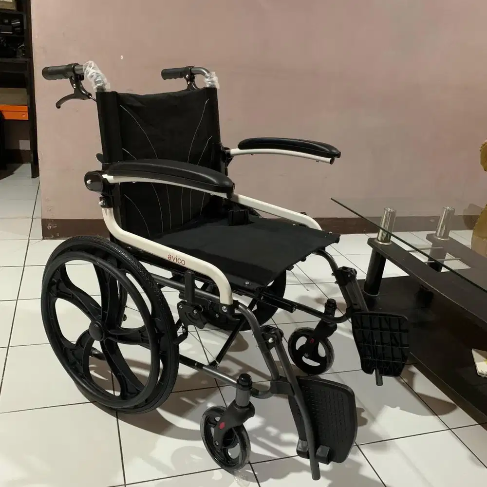 Kursi Roda Avico