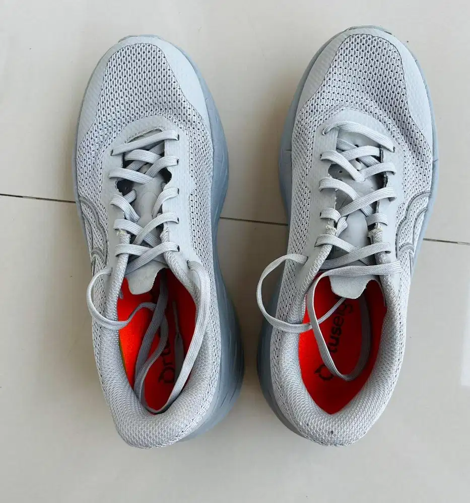 Sepatu Sneakers Ortus 24cm