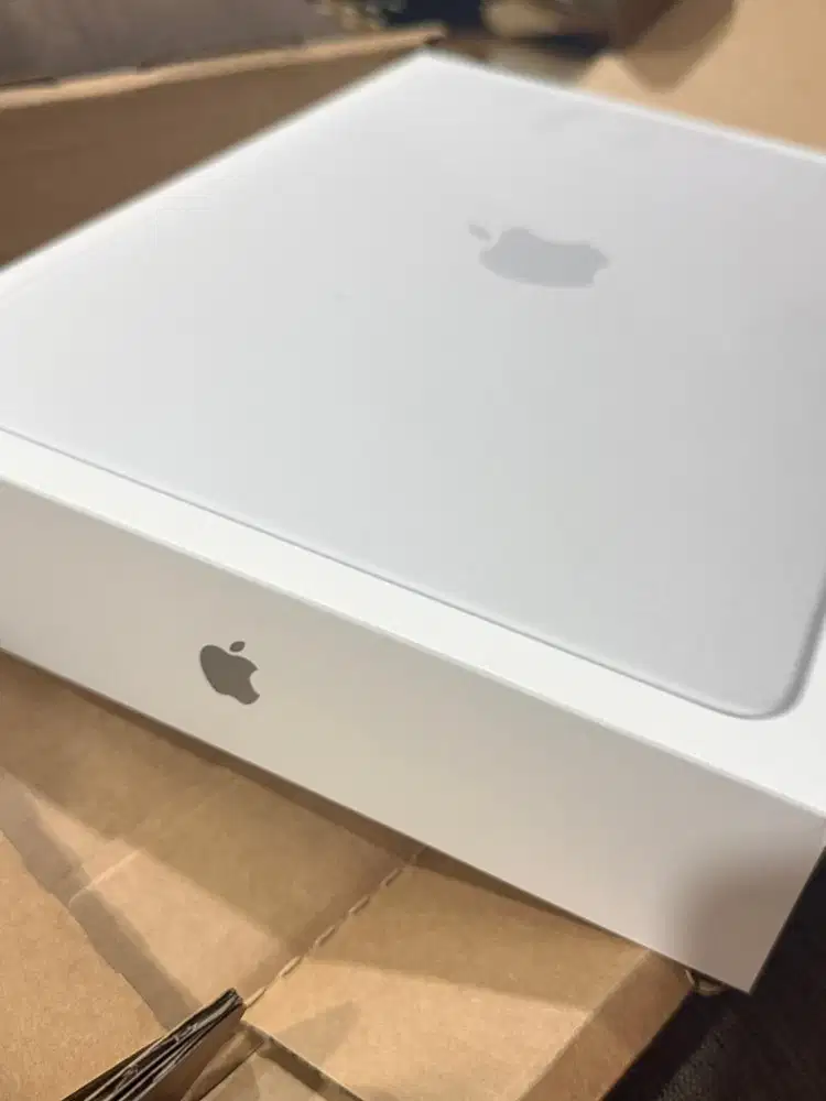 Macbook neo 8gb 256gb silver BNIB laptop Apple