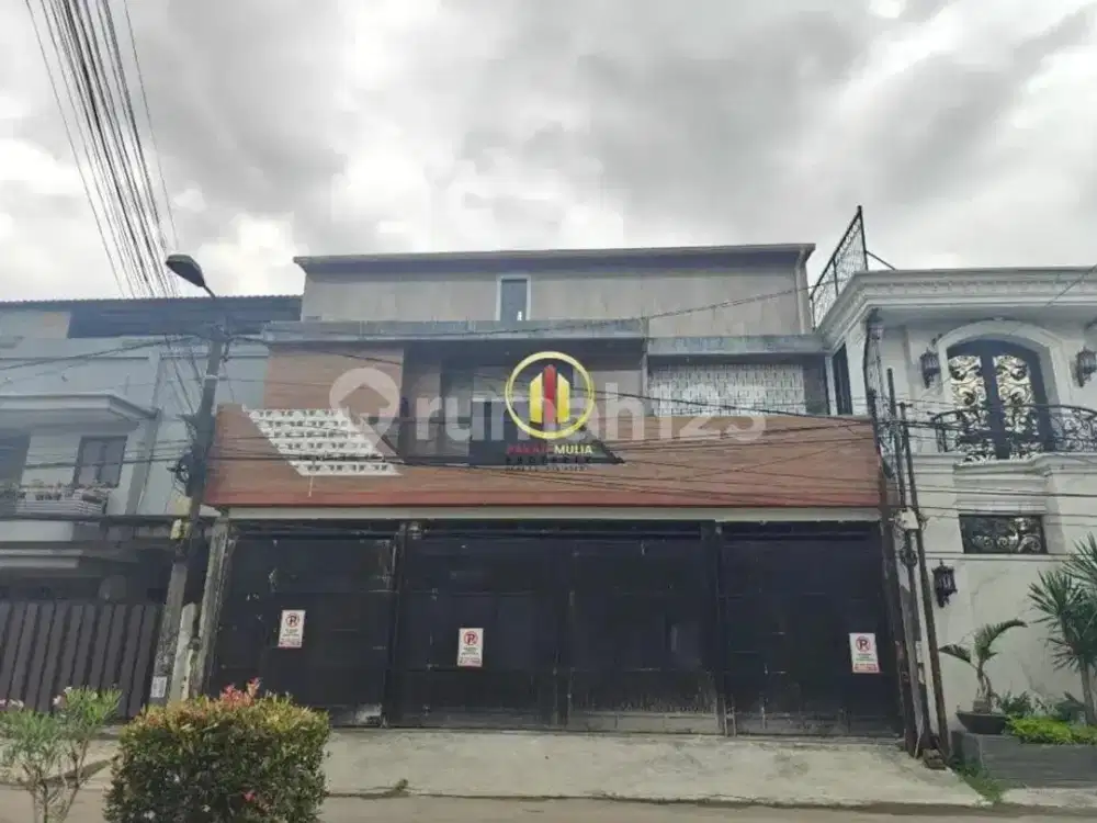 Dijual Rumah Lux 3 Lantai Siap Huni Terawat di Taman Holis Indah Bandung