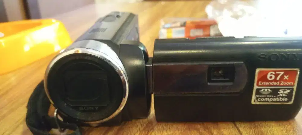 Barang kali ada yg berminat Handy cam SoNy